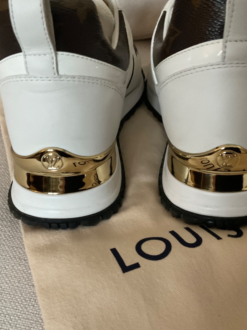 LOUIS VUITTON RUN AWAY WHITE CLASSIC MONOGRAM SNEAKER SIZE 37 IT . - Picture 9 of 16
